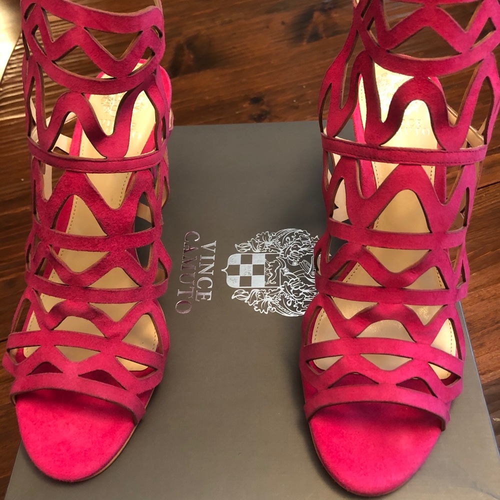 Brand new Vince Camuto fuchsia heels!!